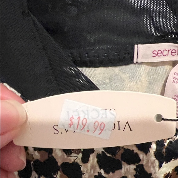 Victoria Secrets - Picture 4 of 6